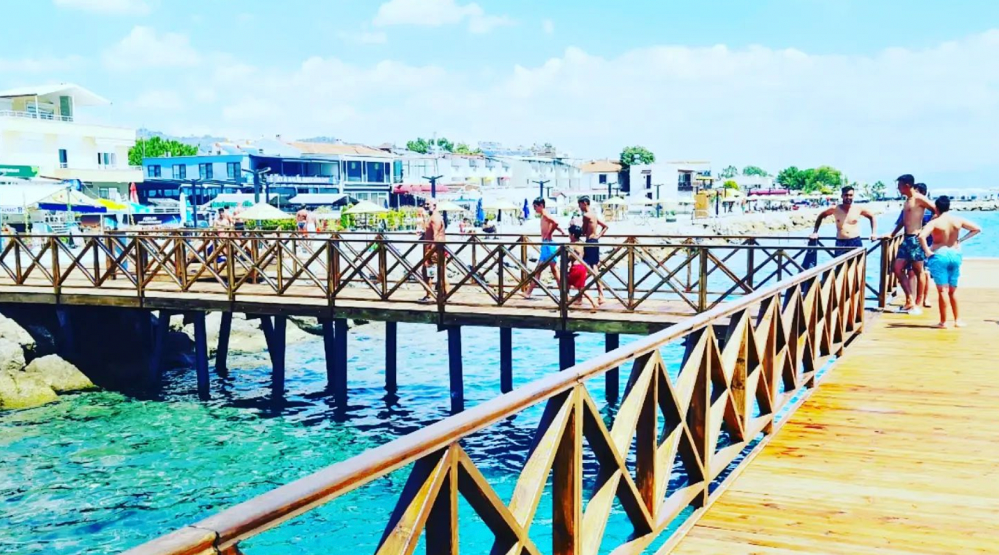 deniz,sahil,iskele,denize,iskele yapan firmalar,denize iskele,gemi,yatan limanı,duba iskele,krom,krom merdiven,çelik,çelik konsturkisyon,merdiven,steel,stairs,dock.ahşap.ahşap iskele.ahşap görünümlü iskele,empreye çam,ahşap korkuluk,ahşap korkuluklu iskele